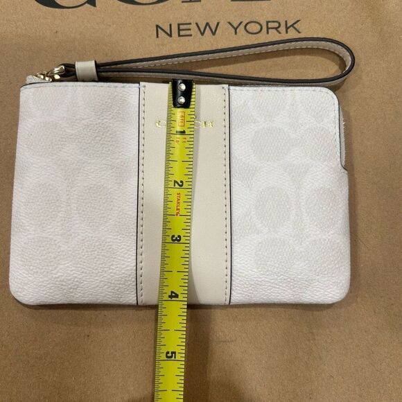 NWT COACH leather corner zip wristlet signature canvas wallet - Picture 8 of 11